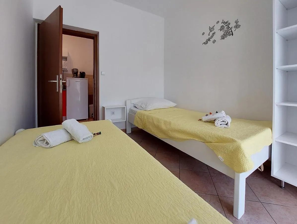 Apartments Nono Jadranovo 0*,