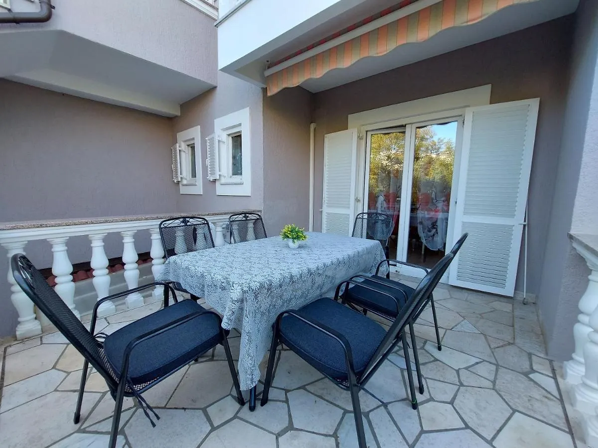 Apartments Nono Jadranovo 0*,  Croatia